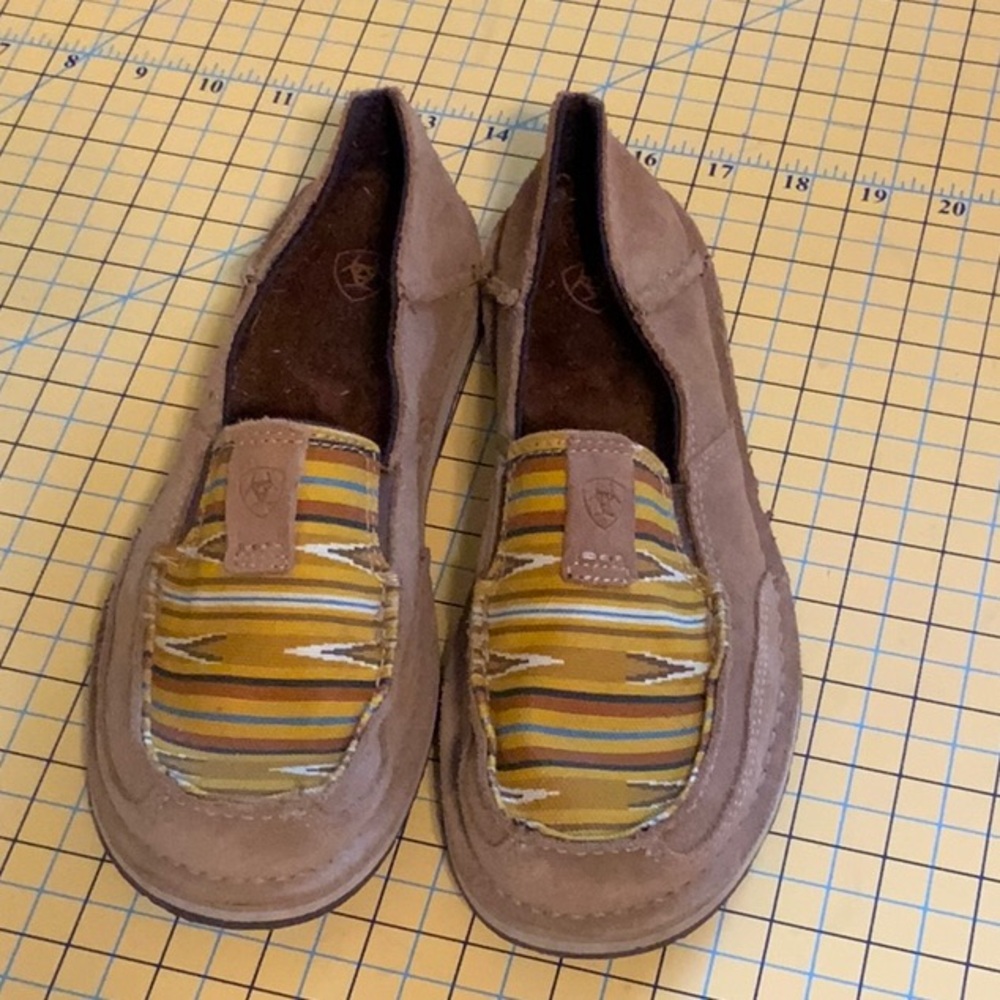 Size 7-1/2 ARIAT moccasins - NEW